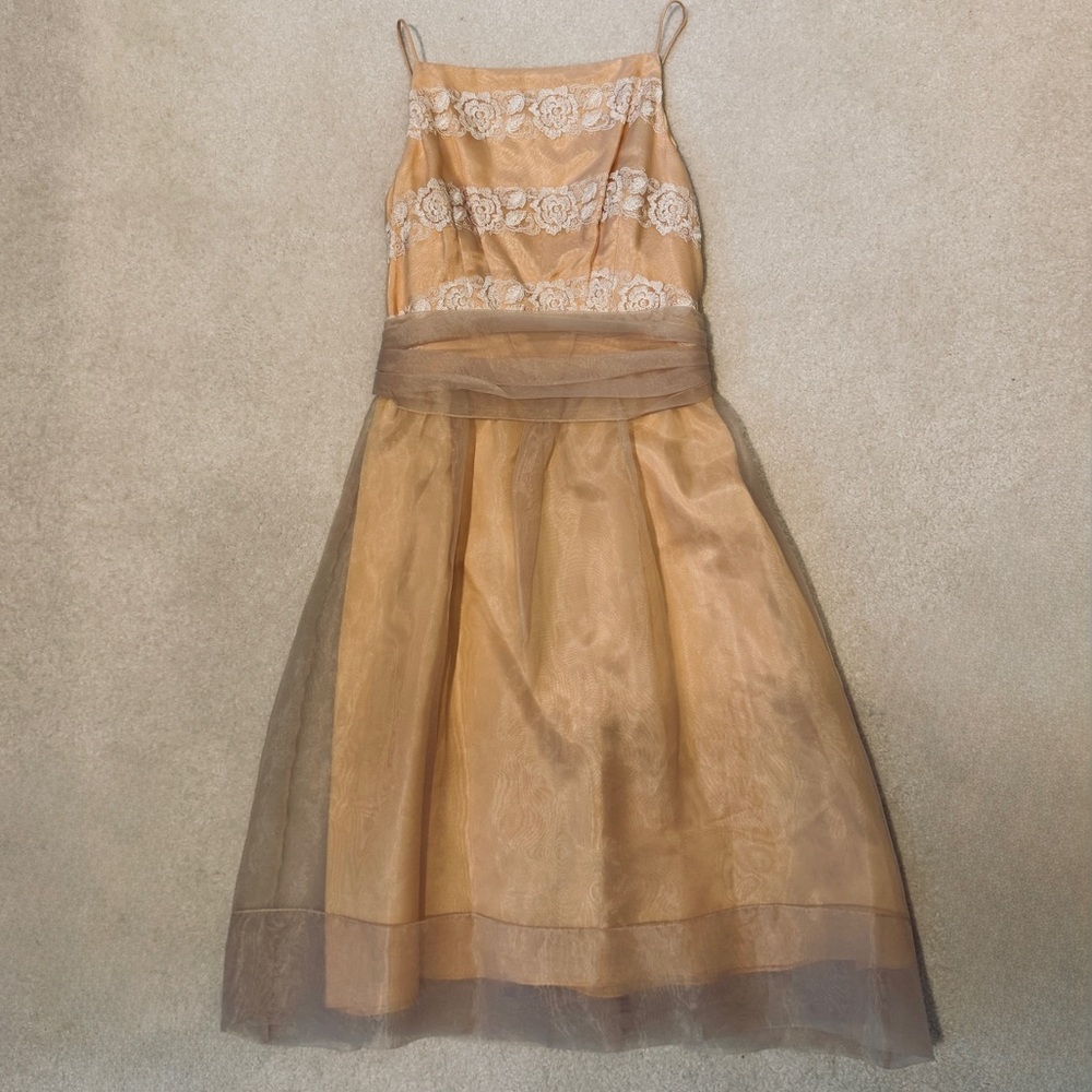 NWT Vintage Elegant Women’s Lace Dress in Gold and Cream - Size 6